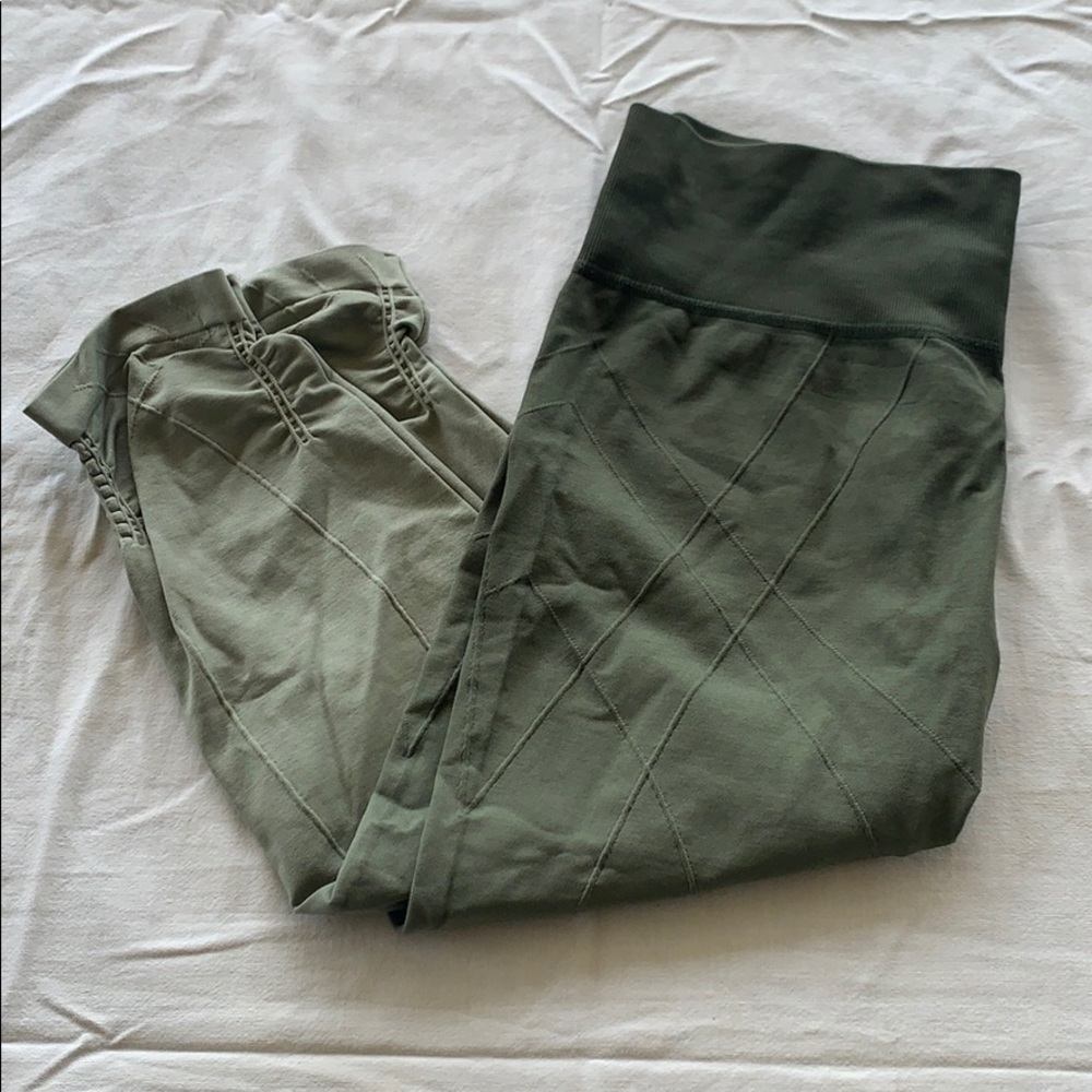 ❌SOLD❌ Forever 21 Ombré Athletic Capri Leggings